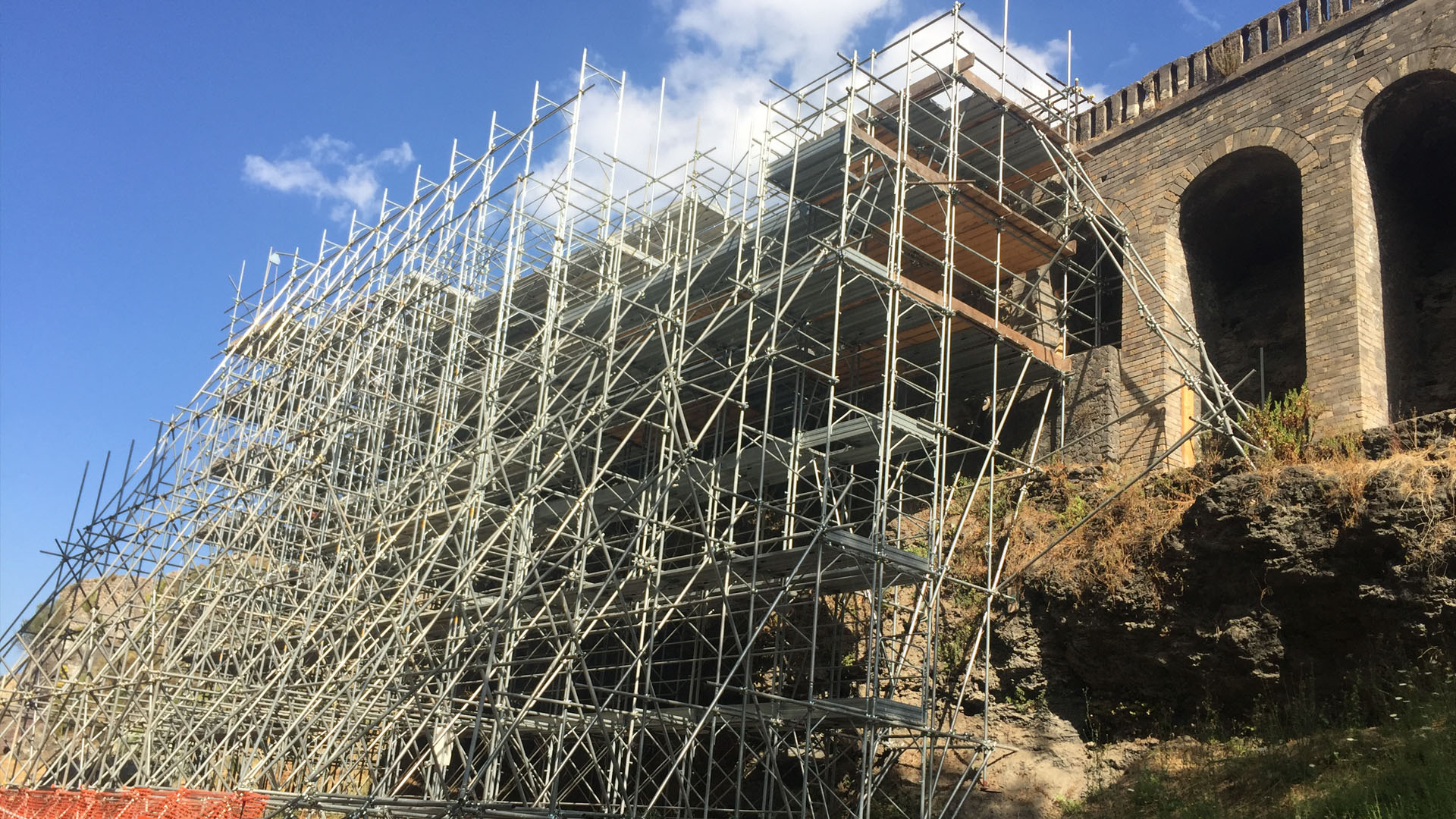 ponteggio-tubo-e-giunto-condor-s-p-a-vendita-e-noleggio-ponteggi